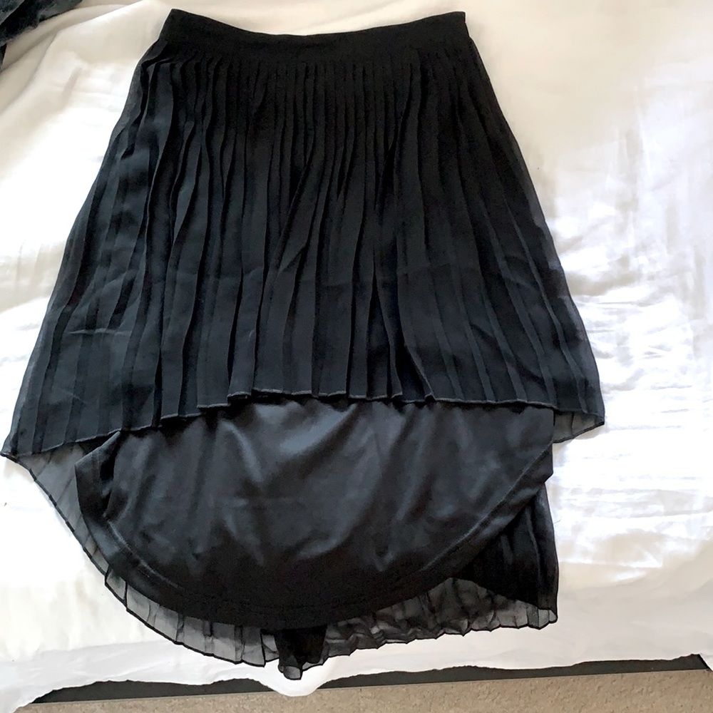 Hi low pleated skirt